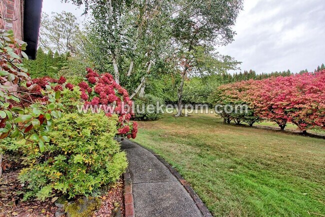 Building Photo - 3 Bed, 2 Bath, 1 Acre Home in Ridgefield, WA