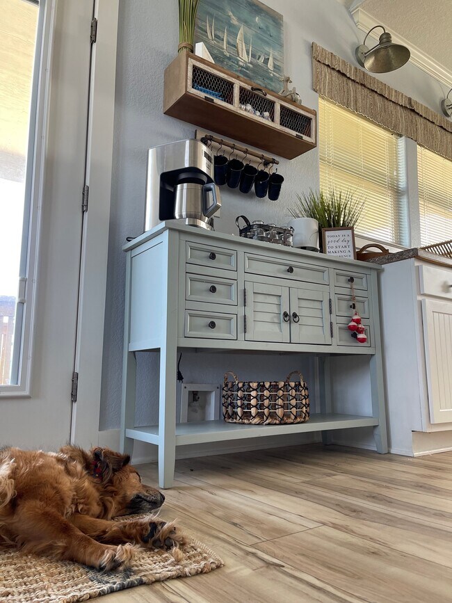 Building Photo - 971 Kent Dr