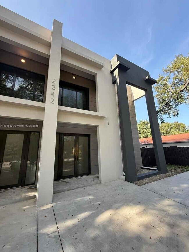 Building Photo - Northwest 99th Terrace, Miami, FL 33147 - 4 BR 3 BA townhouse