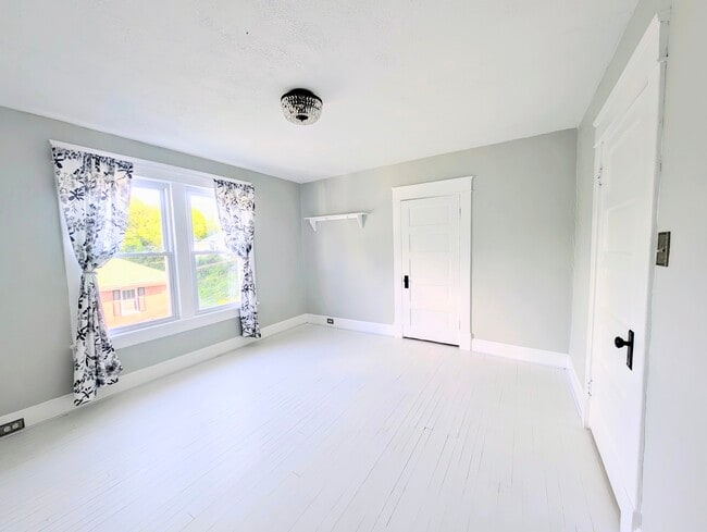 Building Photo - 424 Revere St