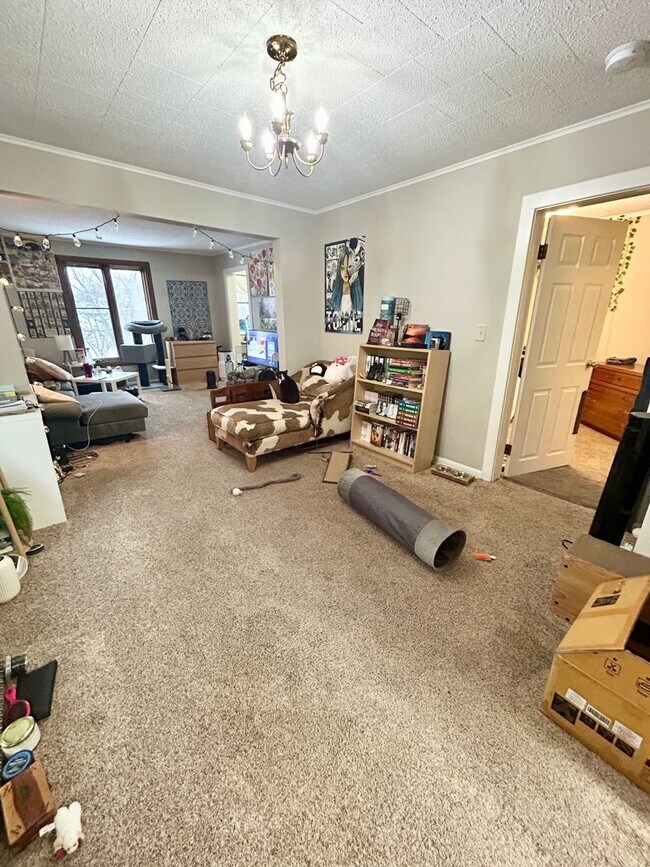 Building Photo - AVAILABLE FEBRUARY 1 BED 1 BATH W/ View of Lift Bridge !