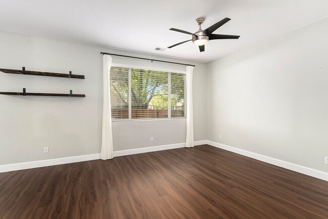 Building Photo - Beautiful 4bed/3bath Home in Marina Point