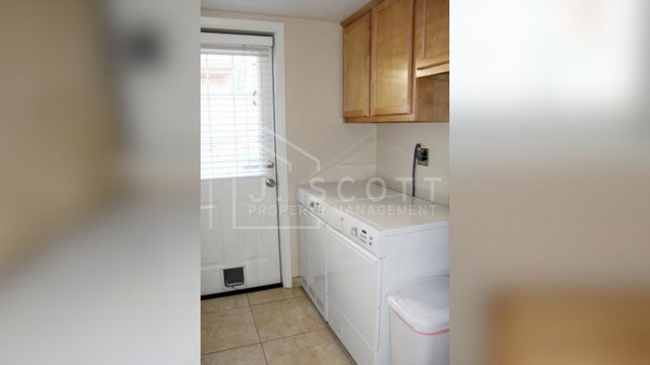 Building Photo - Beautifully Updated 2-Bedroom Condominium ...