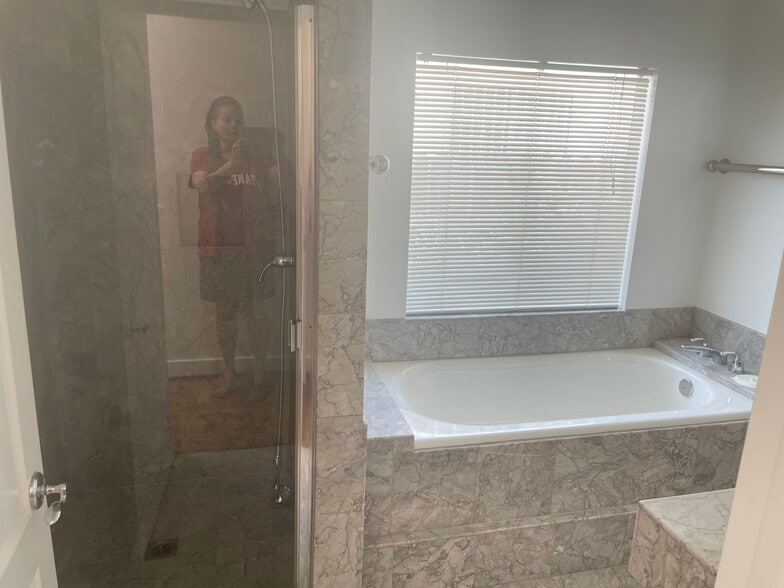 Building Photo - 1523 Carmona Ave