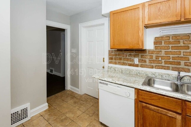 Building Photo - 3579 Riedham Rd