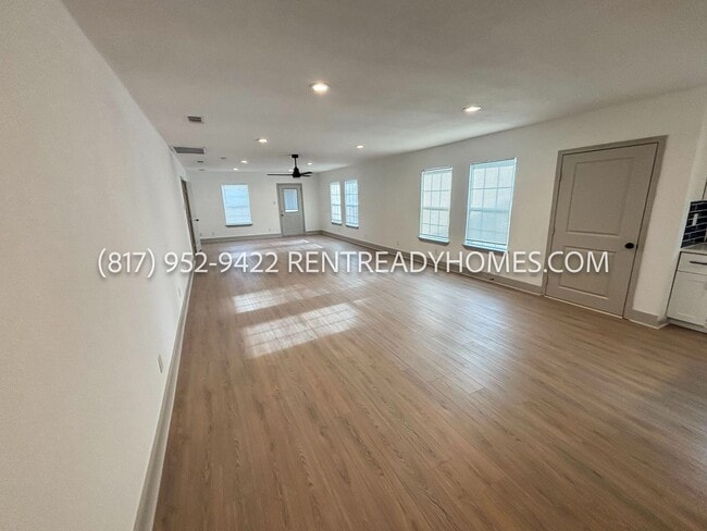 Building Photo - 1446 E Ann Arbor Ave