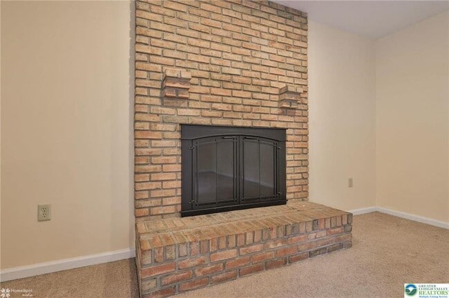 Building Photo - 4059 Wedgewood Rd