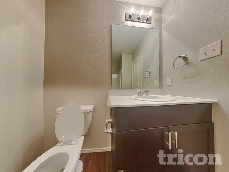 Building Photo - 1805 Westfall Dr