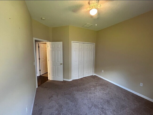 Building Photo - 4 bedroom 2 bathroom Sterling Hills Home