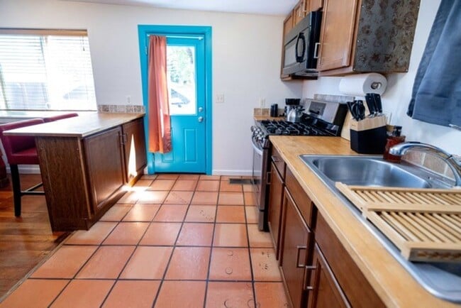 Building Photo - Modern Comfort with Fireplace & Yard | 2BR...