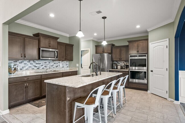 Building Photo - Beautiful Home in Summerfield Waiting to C...