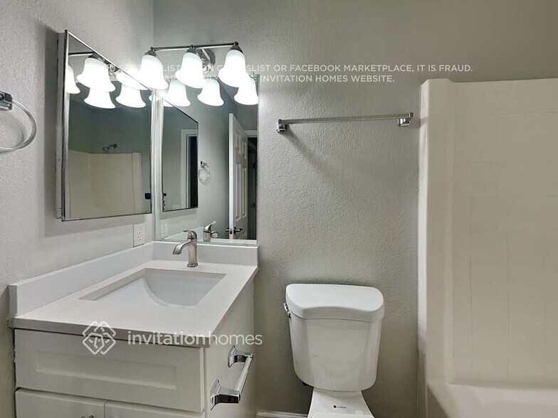 Building Photo - 5443 Komachin Loop SE