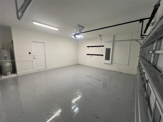 Building Photo - 2600 SE 25th St