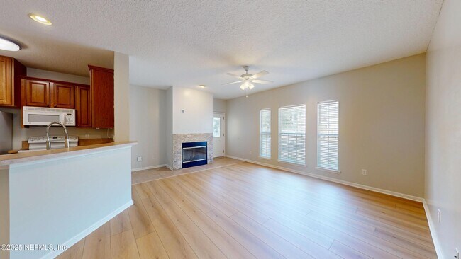 Building Photo - 211 Jardin De Mer Pl