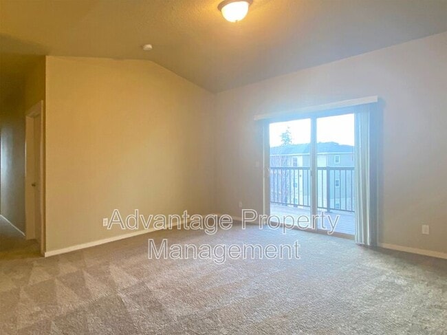 Building Photo - 537 Catron St N