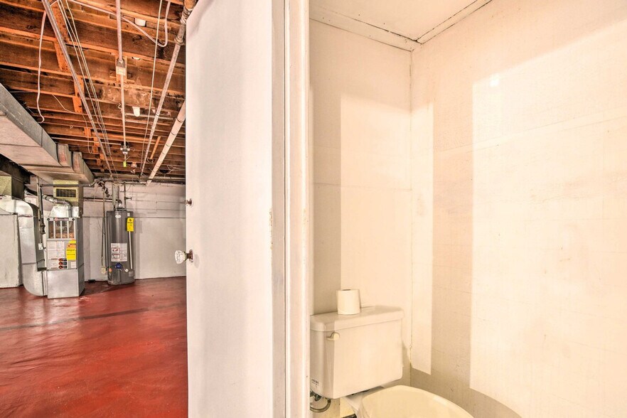 Building Photo - 10431 S Eberhart Ave