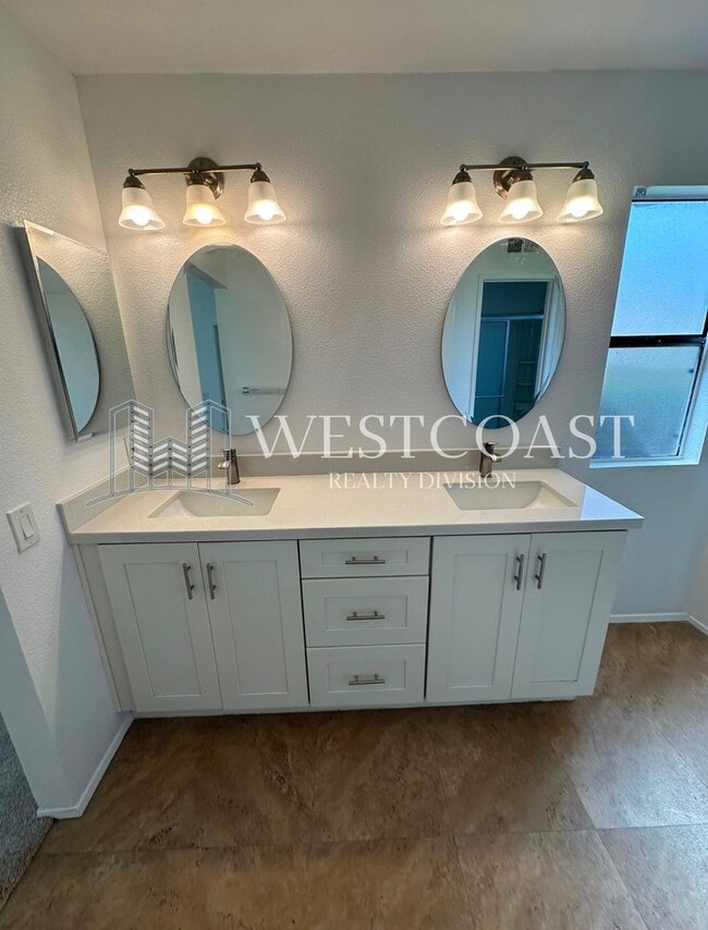 Building Photo - Beautiful Two-Story 3 Bed, 2 Bath Home in Calavera Hills Villas Community in Carlsbad