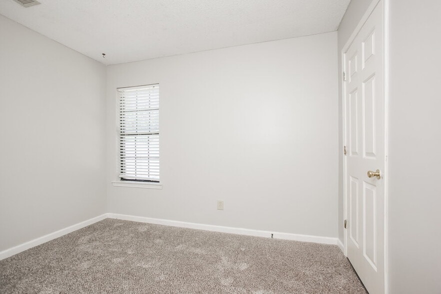 Building Photo - 10824 Ridgefield Dr
