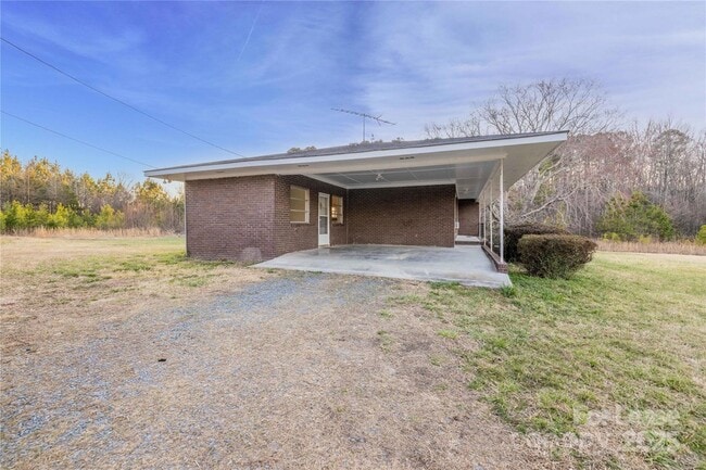 Building Photo - 44261 US-52