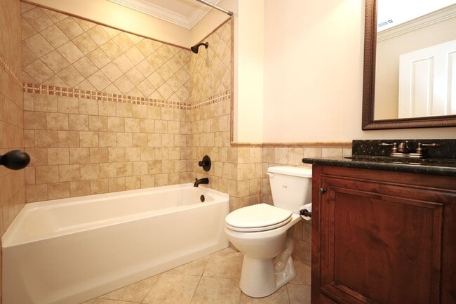 Building Photo - 4383 Kenilworth Cir