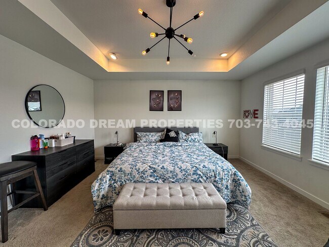 Building Photo - Luxurious fully-furnished home in Dove Vil...