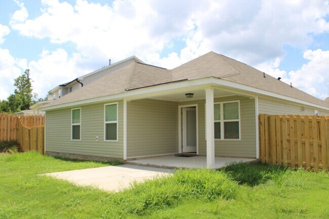 Building Photo - New 3 Bedroom 2 Bath Grovetown