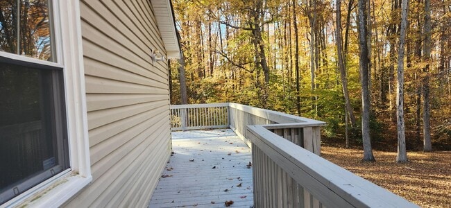 Building Photo - Cozy 3 Bedroom Rambler Nestled on a large ...