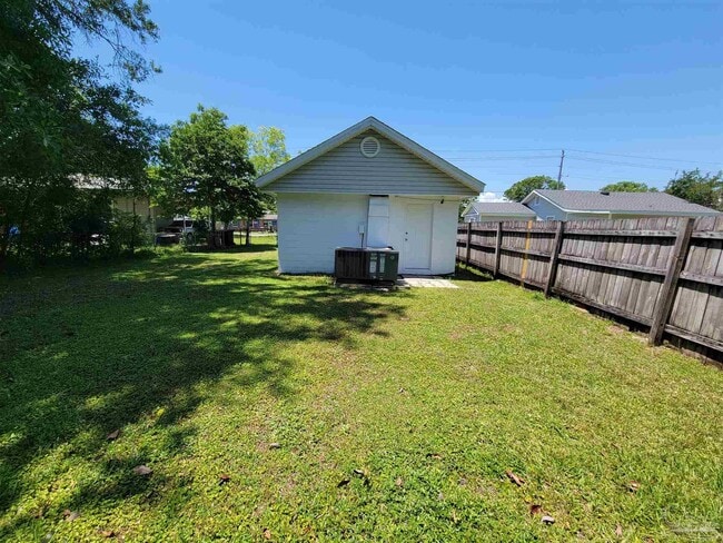 Building Photo - 712 N 49th Ave