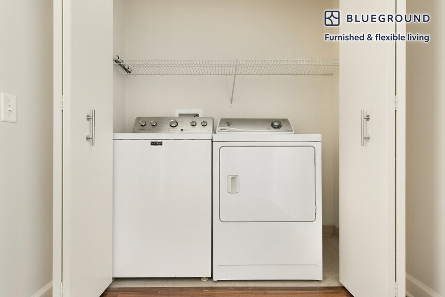 Building Photo - 300 N Canal St