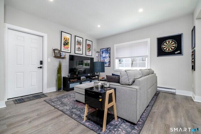 Building Photo - 750 Cove Rd