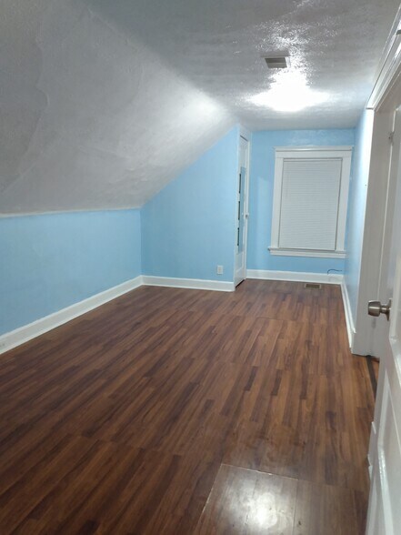 Building Photo - 4413 Floral Ave