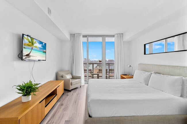 Building Photo - 2602 Hallandale Beach Blvd