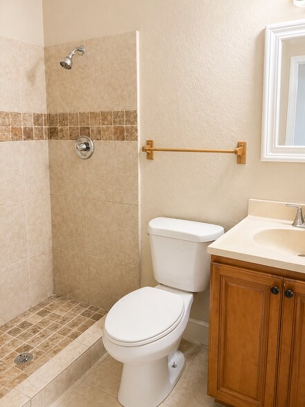 Building Photo - 1420 Barton Rd