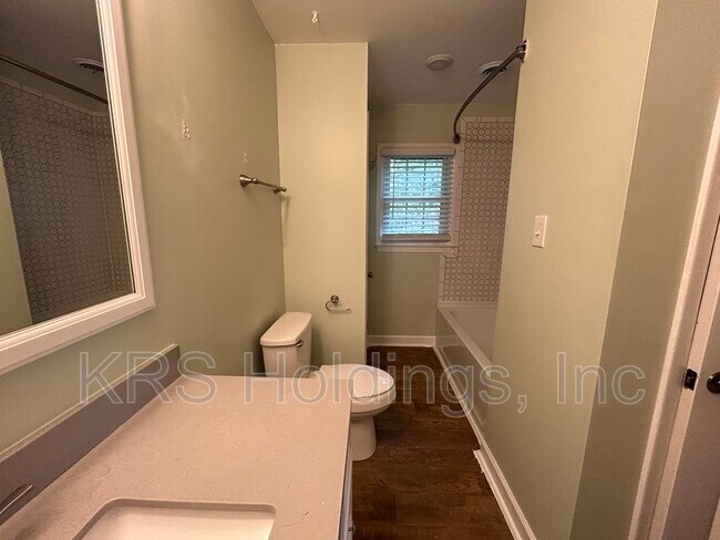 Building Photo - 208 Fort Worth St