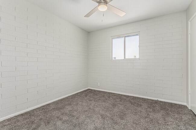 Building Photo - 4641 S 17th Pl