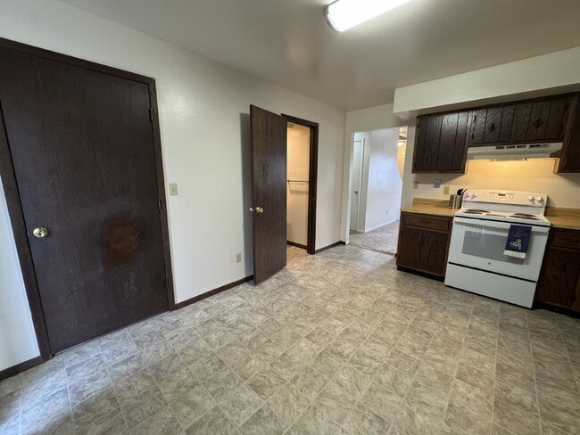 Building Photo - STOP SCROLLING — THIS TOWNHOUSE HAS IT ALL!