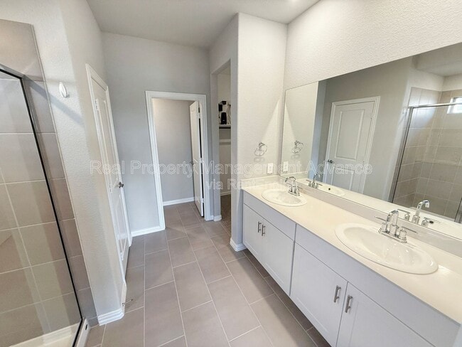 Building Photo - 615 Tribble Dr