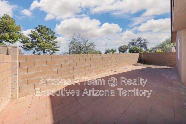 Building Photo - 7041 Mitchell Flyer Rd