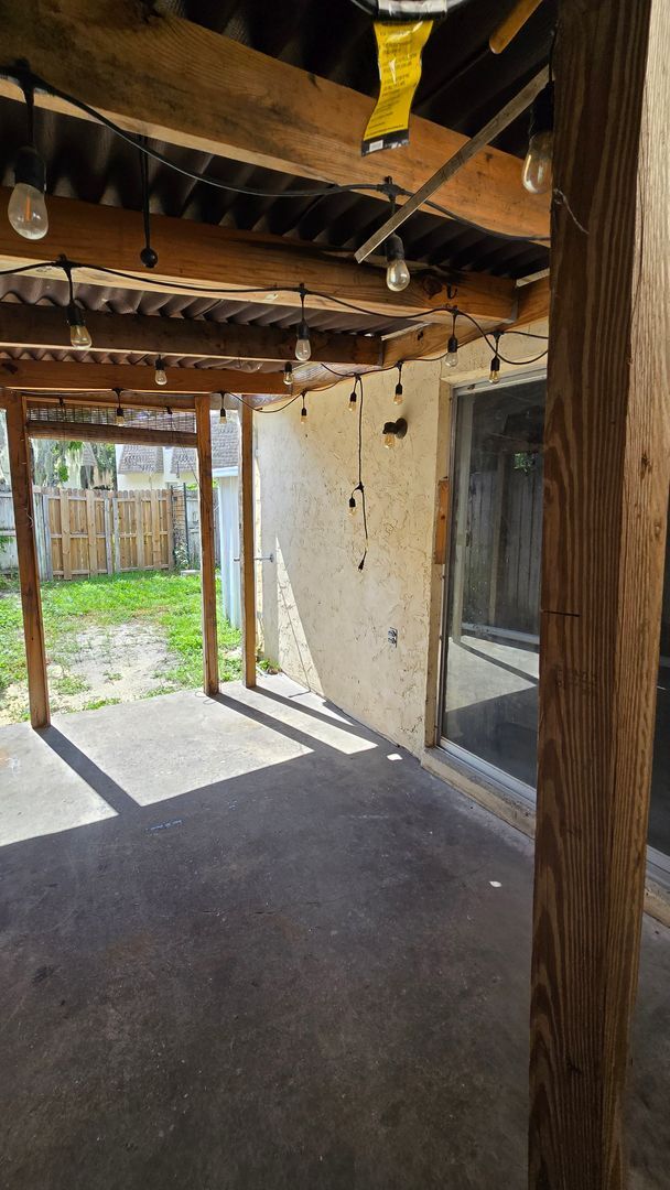 Building Photo - 2 Bed, 1.5 Bath private backyard