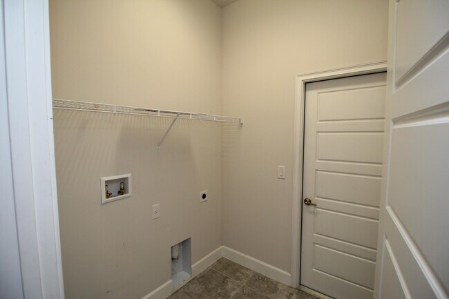 Building Photo - 705 Kylar Dr NW