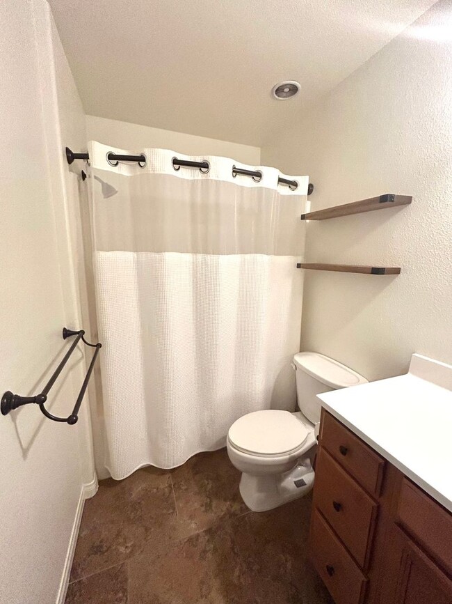 Building Photo - 4 Bedroom / 2 Bathroom efficient home