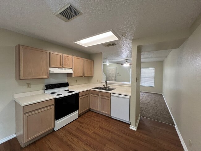 Building Photo - 4922 Hilltop Field Dr