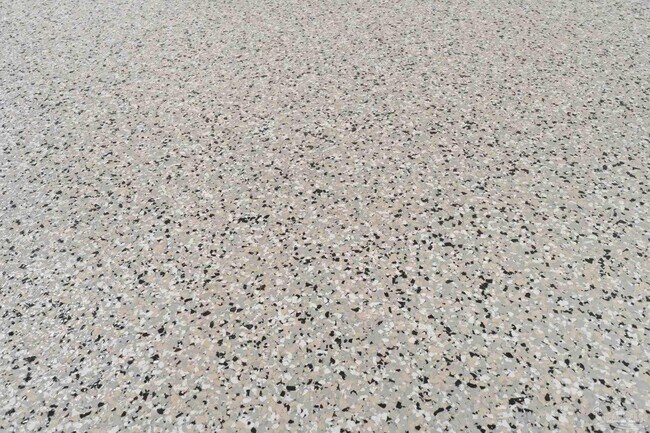 Building Photo - 707 Majestic Dr