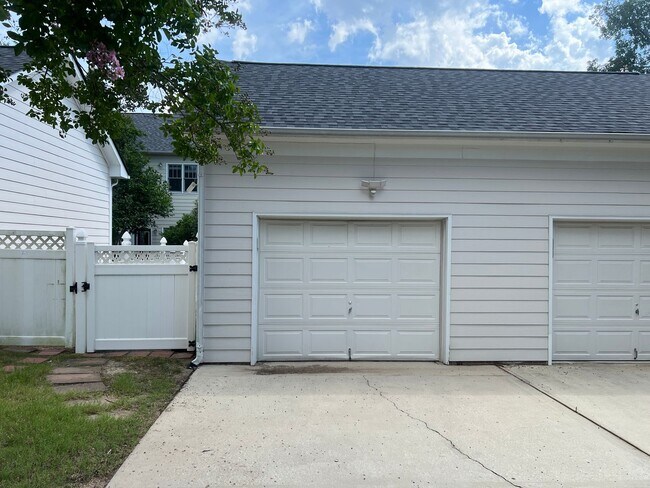 Building Photo - 3 Bed 2.5 Bath Townhome In Governors' Village