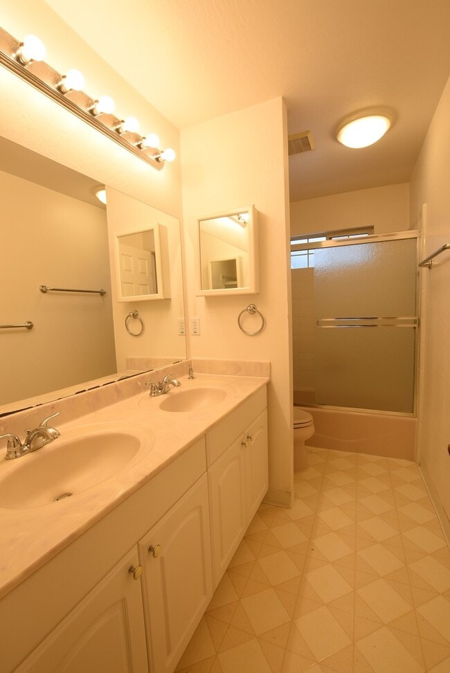 Building Photo - Remodeled & Spacious West San Jose 5 Bedroom 3 Bath Home