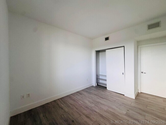 Building Photo - 16385 Biscayne Blvd