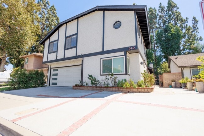 Building Photo - 640 E Banyan St