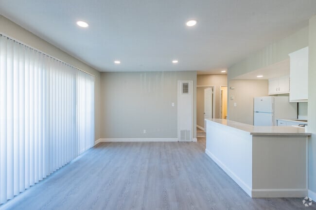 1BR, 1BA - Magnolia Court Apartments