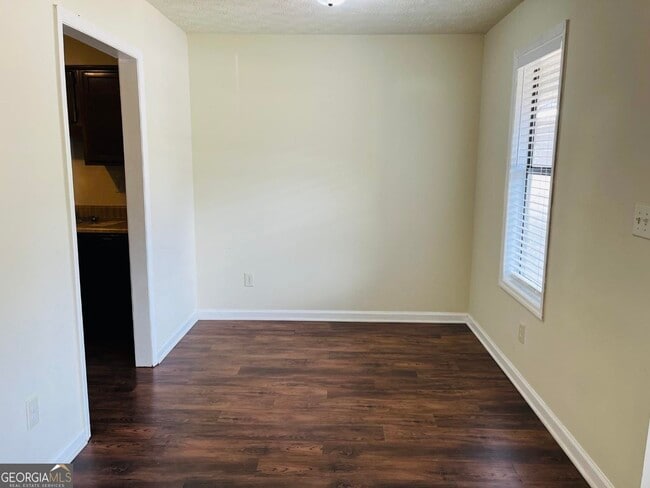 Building Photo - 165 Pine Terrace