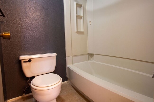 Building Photo - Beautiful 2 Bedroom, 2 Bath Townhome in Gated Community! $400 off first month rent!